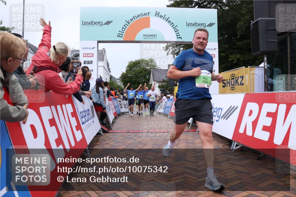 30.08.2026 - Blankeneser Heldenlauf Lena Gebhardt http://msf.ph/oto/10075342 30.08.2026 10:26:41 Ziel 5009, 5219, 5791, 5799, 5800, 5801, 5854 meine-sportfotos.de