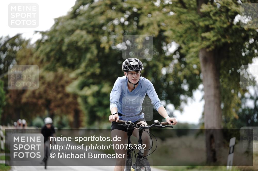 30.08.2026 - Elbe Triathlon Hamburg Michael Burmester http://msf.ph/oto/10075382 30.08.2026 11:04:01 Radfahren 946, 1313, 1428 meine-sportfotos.de