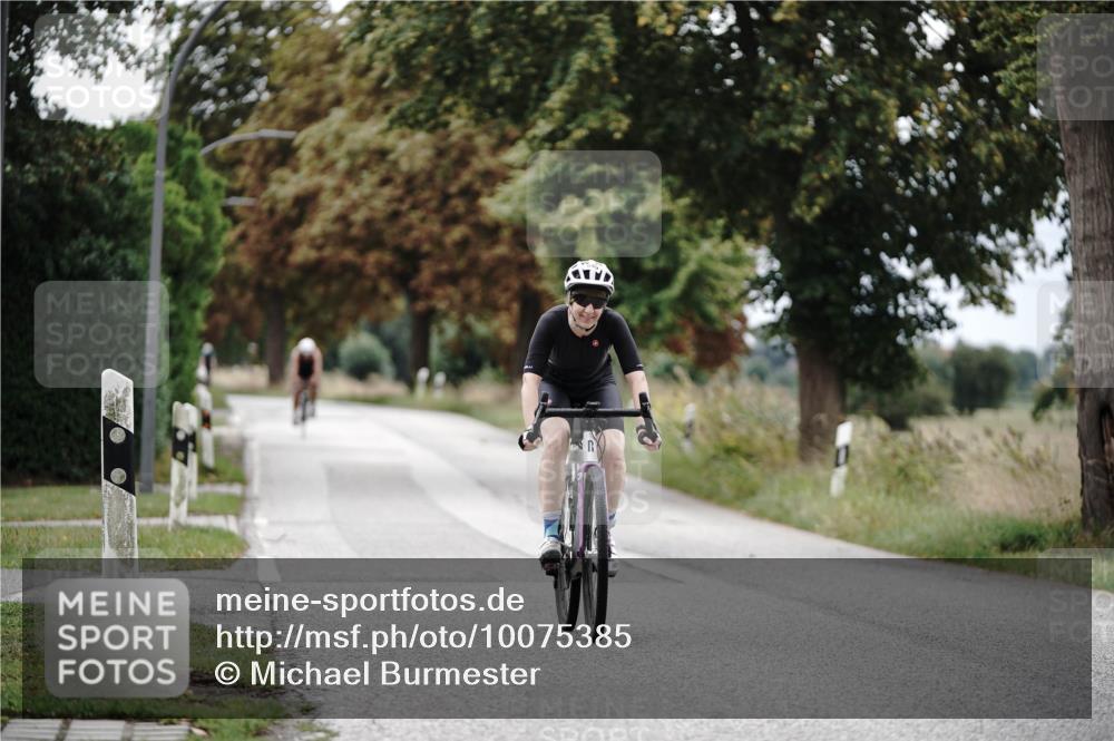 30.08.2026 - Elbe Triathlon Hamburg Michael Burmester http://msf.ph/oto/10075385 30.08.2026 11:04:03 Radfahren 946, 1313, 1428 meine-sportfotos.de