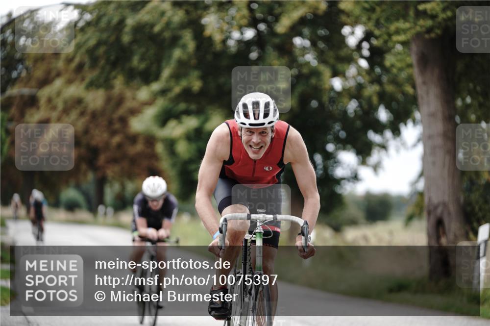 30.08.2026 - Elbe Triathlon Hamburg Michael Burmester http://msf.ph/oto/10075397 30.08.2026 11:04:12 Radfahren 1227, 1318, 1334 meine-sportfotos.de