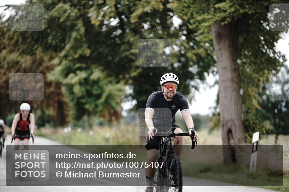 30.08.2026 - Elbe Triathlon Hamburg Michael Burmester http://msf.ph/oto/10075407 30.08.2026 11:04:22 Radfahren 904, 1158, 1424 meine-sportfotos.de