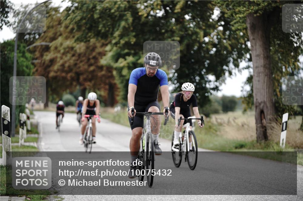 30.08.2026 - Elbe Triathlon Hamburg Michael Burmester http://msf.ph/oto/10075432 30.08.2026 11:04:39 Radfahren 820, 1169, 1256, 1295, 1362, 1392 meine-sportfotos.de