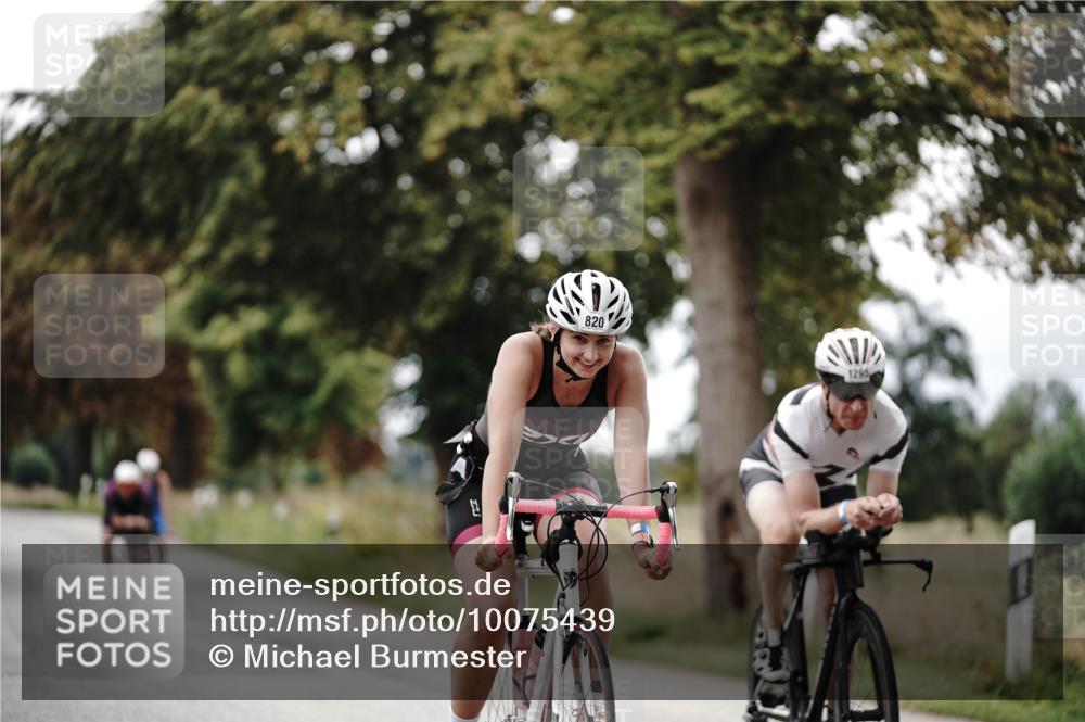 30.08.2026 - Elbe Triathlon Hamburg Michael Burmester http://msf.ph/oto/10075439 30.08.2026 11:04:41 Radfahren 820, 1169, 1256, 1295, 1362, 1392 meine-sportfotos.de