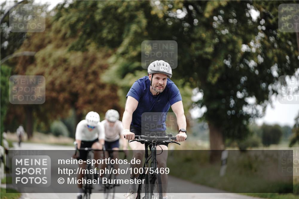 30.08.2026 - Elbe Triathlon Hamburg Michael Burmester http://msf.ph/oto/10075469 30.08.2026 11:05:09 Radfahren 923, 1123, 1401, 1419 meine-sportfotos.de