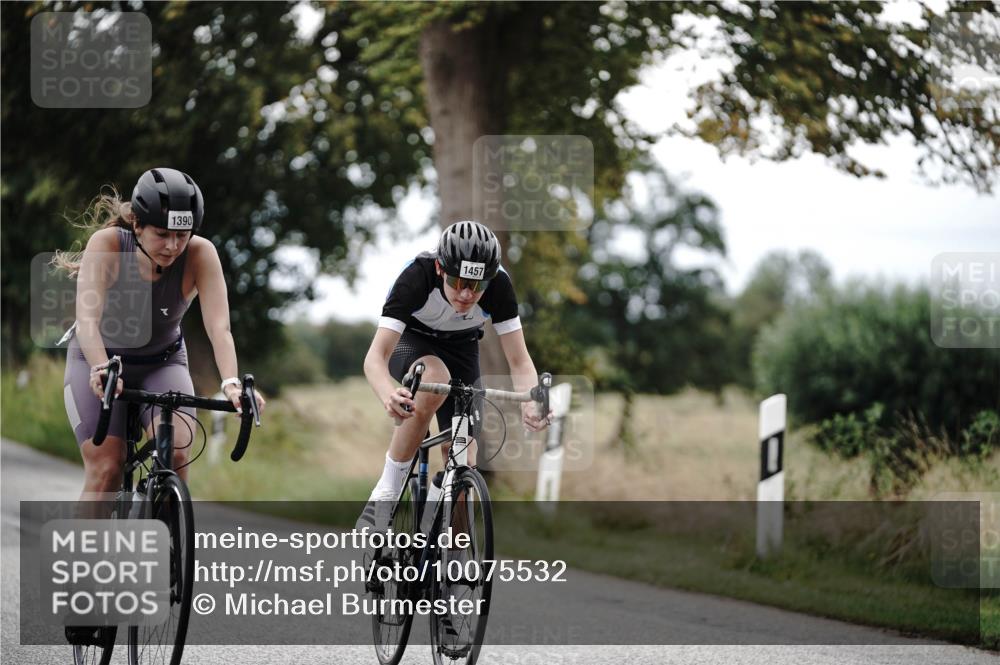30.08.2026 - Elbe Triathlon Hamburg Michael Burmester http://msf.ph/oto/10075532 30.08.2026 11:06:05 Radfahren 1303, 1305, 1390, 1442, 1457 meine-sportfotos.de