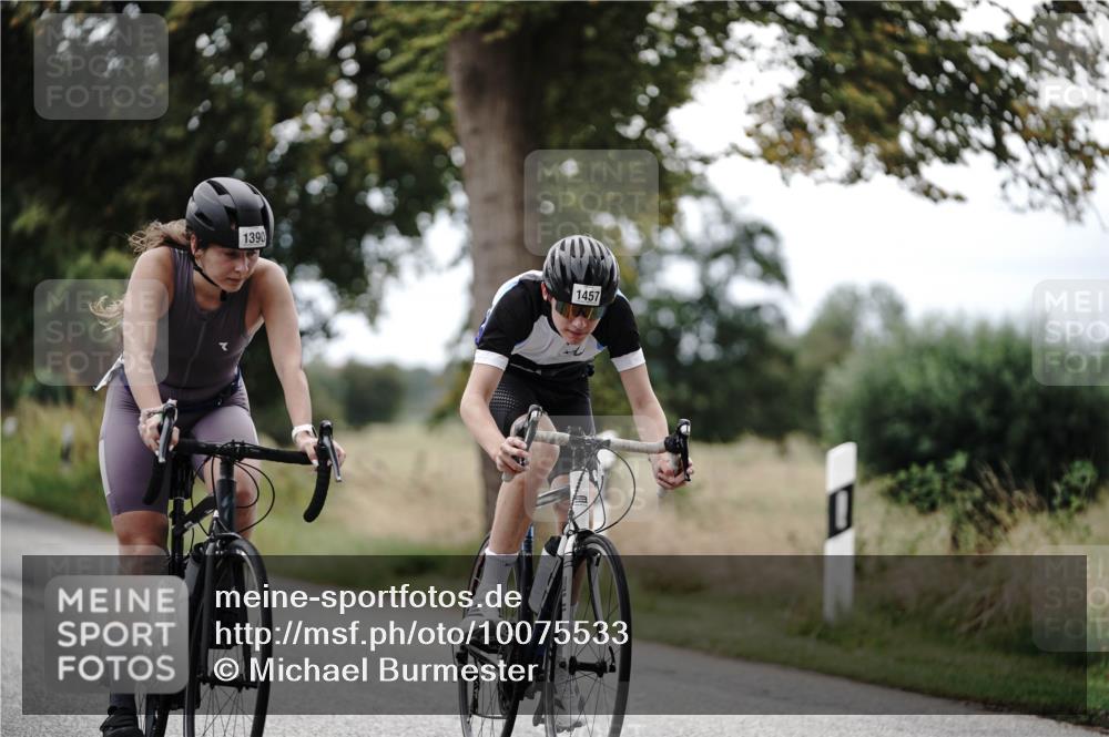 30.08.2026 - Elbe Triathlon Hamburg Michael Burmester http://msf.ph/oto/10075533 30.08.2026 11:06:05 Radfahren 1303, 1305, 1390, 1442, 1457 meine-sportfotos.de