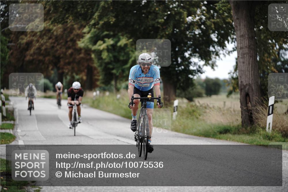 30.08.2026 - Elbe Triathlon Hamburg Michael Burmester http://msf.ph/oto/10075536 30.08.2026 11:06:07 Radfahren 896, 1303, 1305, 1390, 1442, 1457 meine-sportfotos.de