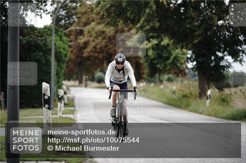 30.08.2026 - Elbe Triathlon Hamburg Michael Burmester http://msf.ph/oto/10075544 30.08.2026 11:06:12 Radfahren 896, 1305, 1442 meine-sportfotos.de