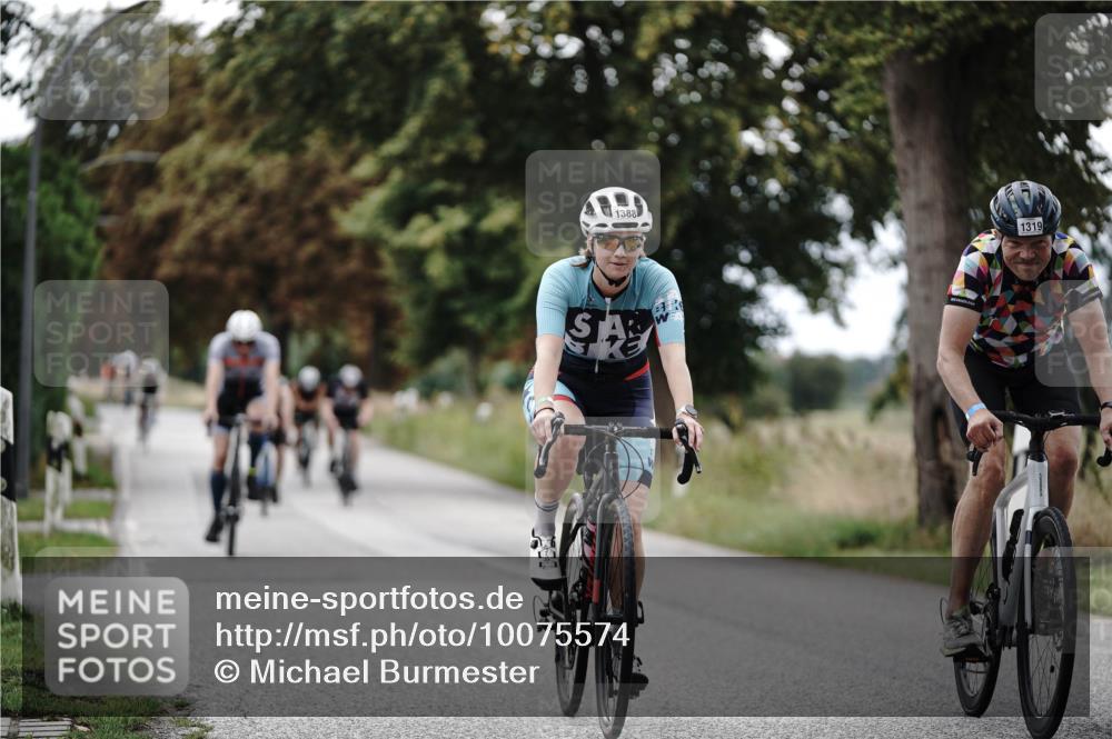 30.08.2026 - Elbe Triathlon Hamburg Michael Burmester http://msf.ph/oto/10075574 30.08.2026 11:06:36 Radfahren 759, 1195, 1255, 1302, 1319, 1358, 1388, 1405 meine-sportfotos.de