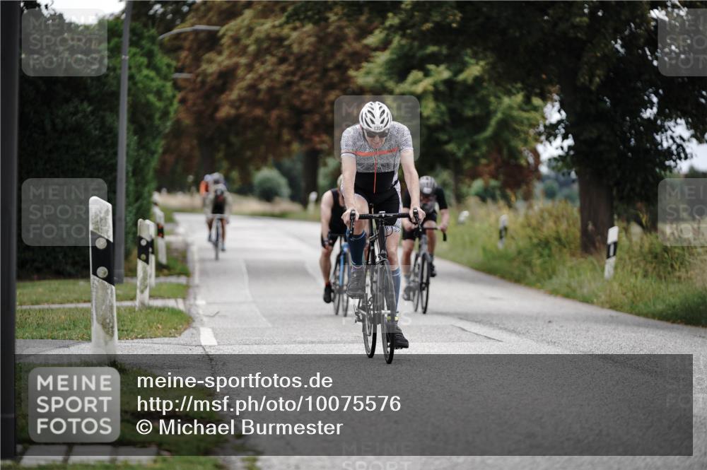 30.08.2026 - Elbe Triathlon Hamburg Michael Burmester http://msf.ph/oto/10075576 30.08.2026 11:06:37 Radfahren 759, 1255, 1302, 1319, 1358, 1388, 1405 meine-sportfotos.de