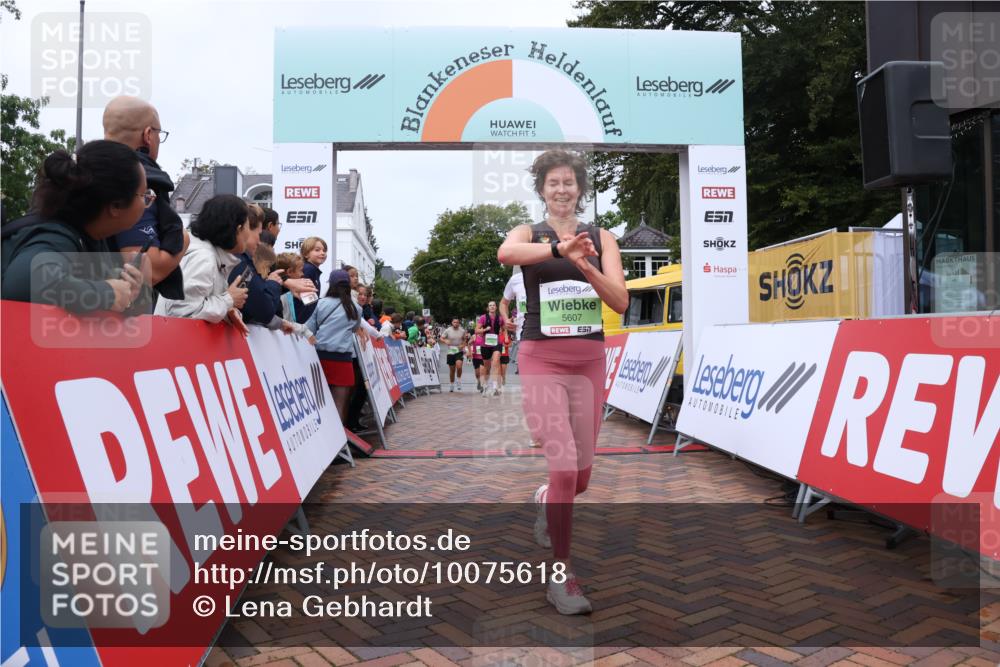 30.08.2026 - Blankeneser Heldenlauf Lena Gebhardt http://msf.ph/oto/10075618 30.08.2026 10:27:27 Ziel 5104, 5314, 5368, 5607, 5648, 5724, 5845 meine-sportfotos.de
