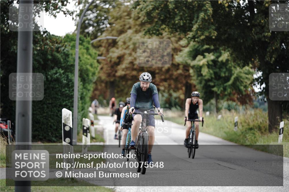 30.08.2026 - Elbe Triathlon Hamburg Michael Burmester http://msf.ph/oto/10075648 30.08.2026 11:07:34 Radfahren 925, 985, 1142, 1242, 1273, 1372, 1397 meine-sportfotos.de