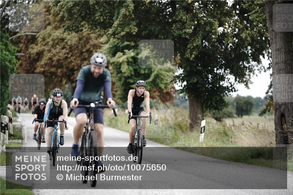 30.08.2026 - Elbe Triathlon Hamburg Michael Burmester http://msf.ph/oto/10075650 30.08.2026 11:07:34 Radfahren 925, 985, 1142, 1242, 1273, 1372, 1397 meine-sportfotos.de
