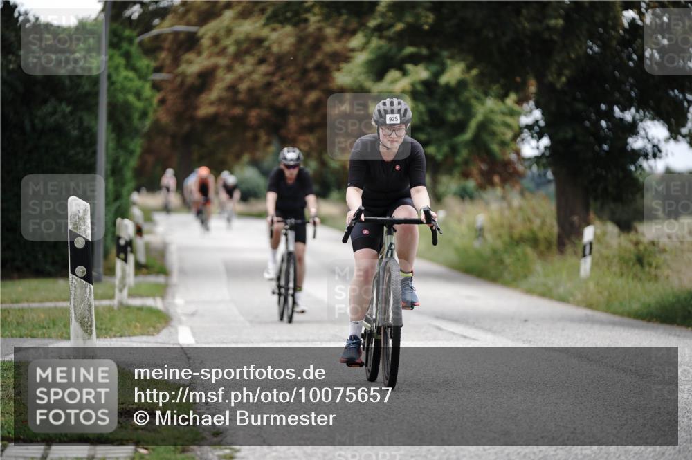 30.08.2026 - Elbe Triathlon Hamburg Michael Burmester http://msf.ph/oto/10075657 30.08.2026 11:07:38 Radfahren 925, 985, 1142, 1372, 1397, 1435, 1578 meine-sportfotos.de