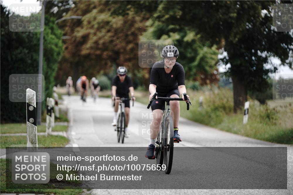 30.08.2026 - Elbe Triathlon Hamburg Michael Burmester http://msf.ph/oto/10075659 30.08.2026 11:07:38 Radfahren 925, 985, 1142, 1372, 1397, 1435, 1578 meine-sportfotos.de