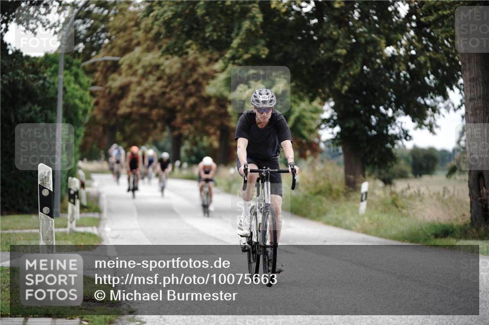 30.08.2026 - Elbe Triathlon Hamburg Michael Burmester http://msf.ph/oto/10075663 30.08.2026 11:07:40 Radfahren 925, 985, 1300, 1364, 1435, 1438, 1578 meine-sportfotos.de