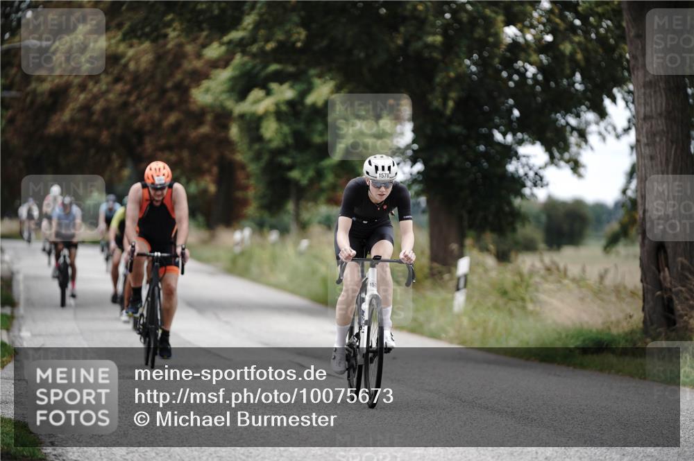 30.08.2026 - Elbe Triathlon Hamburg Michael Burmester http://msf.ph/oto/10075673 30.08.2026 11:07:44 Radfahren 985, 1300, 1354, 1364, 1386, 1435, 1438, 1578 meine-sportfotos.de