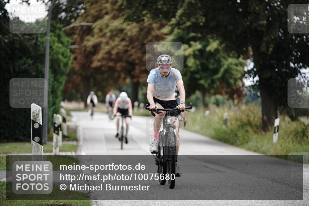 30.08.2026 - Elbe Triathlon Hamburg Michael Burmester http://msf.ph/oto/10075680 30.08.2026 11:07:49 Radfahren 1287, 1300, 1325, 1354, 1364, 1386, 1417, 1438 meine-sportfotos.de