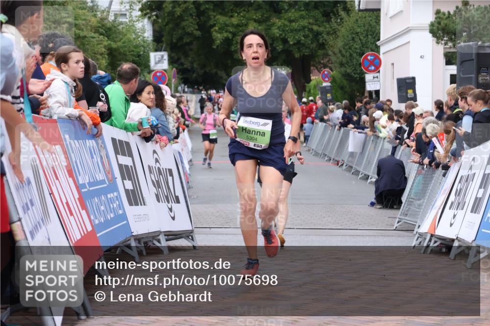 30.08.2026 - Blankeneser Heldenlauf Lena Gebhardt http://msf.ph/oto/10075698 30.08.2026 10:27:49 Ziel 5090, 5304, 5555 meine-sportfotos.de