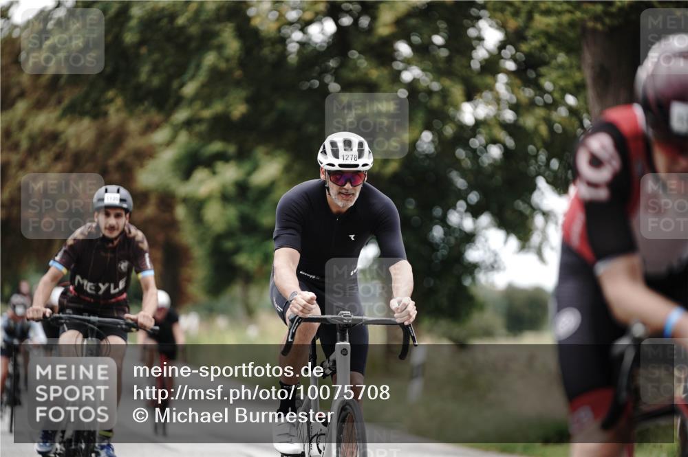 30.08.2026 - Elbe Triathlon Hamburg Michael Burmester http://msf.ph/oto/10075708 30.08.2026 11:08:09 Radfahren 1135, 1278, 1310, 1335, 1398, 1399, 1410, 1432 meine-sportfotos.de