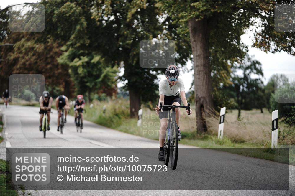 30.08.2026 - Elbe Triathlon Hamburg Michael Burmester http://msf.ph/oto/10075723 30.08.2026 11:08:14 Radfahren 1277, 1310, 1311, 1398, 1399, 1410, 1432 meine-sportfotos.de