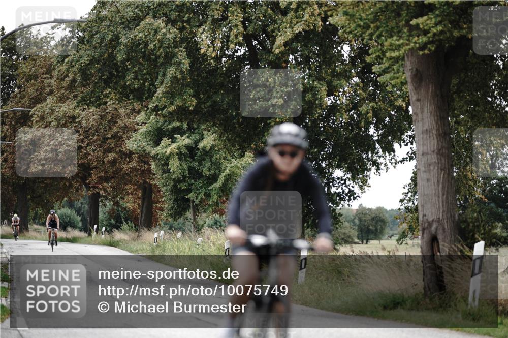 30.08.2026 - Elbe Triathlon Hamburg Michael Burmester http://msf.ph/oto/10075749 30.08.2026 11:08:44 Radfahren 906, 1258, 1516 meine-sportfotos.de