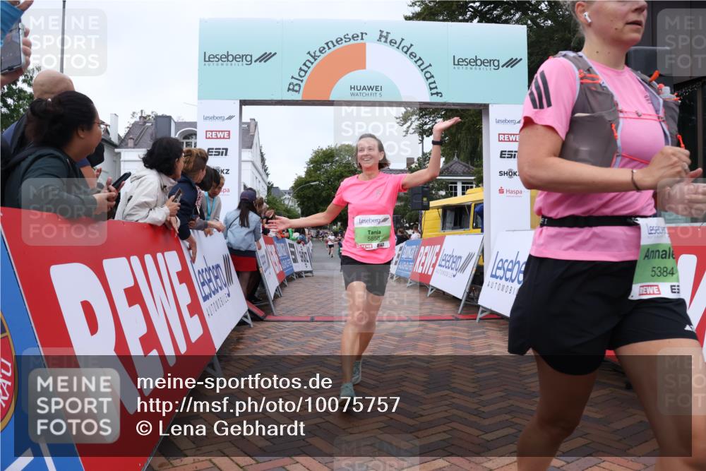 30.08.2026 - Blankeneser Heldenlauf Lena Gebhardt http://msf.ph/oto/10075757 30.08.2026 10:28:02 Ziel 5384, 5509, 5858 meine-sportfotos.de