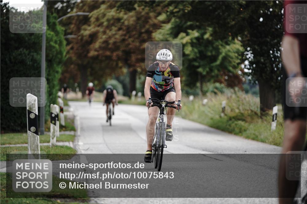 30.08.2026 - Elbe Triathlon Hamburg Michael Burmester http://msf.ph/oto/10075843 30.08.2026 11:10:05 Radfahren 1296, 1324, 1357 meine-sportfotos.de
