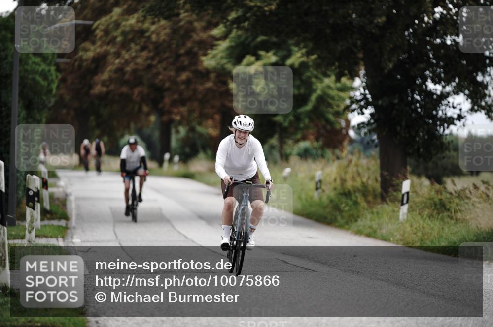 30.08.2026 - Elbe Triathlon Hamburg Michael Burmester http://msf.ph/oto/10075866 30.08.2026 11:10:37 Radfahren 1351, 1427 meine-sportfotos.de