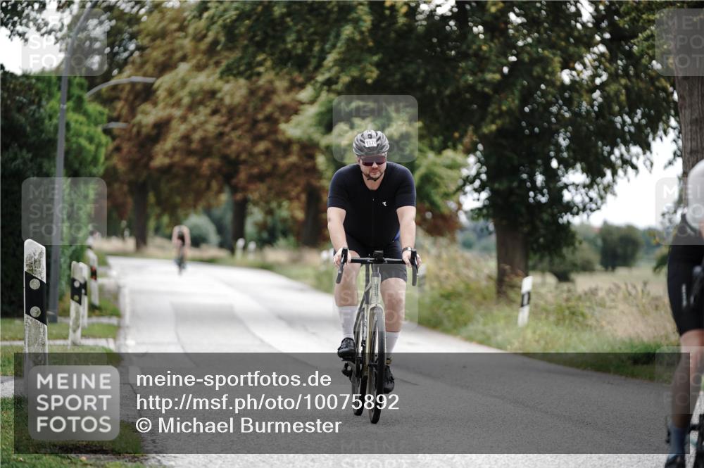 30.08.2026 - Elbe Triathlon Hamburg Michael Burmester http://msf.ph/oto/10075892 30.08.2026 11:10:57 Radfahren 1174, 1439, 1518 meine-sportfotos.de