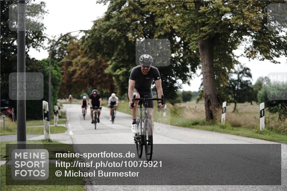 30.08.2026 - Elbe Triathlon Hamburg Michael Burmester http://msf.ph/oto/10075921 30.08.2026 11:11:54 Radfahren 1270, 1274, 1429, 1456, 1563 meine-sportfotos.de