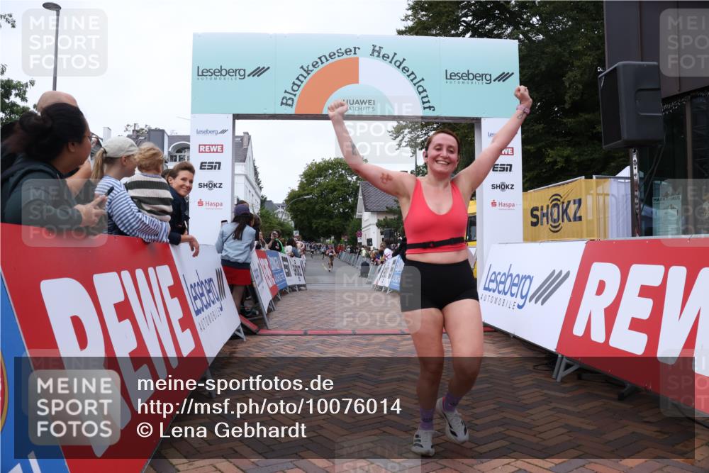 30.08.2026 - Blankeneser Heldenlauf Lena Gebhardt http://msf.ph/oto/10076014 30.08.2026 10:28:49 Ziel 5083, 5466, 5674 meine-sportfotos.de