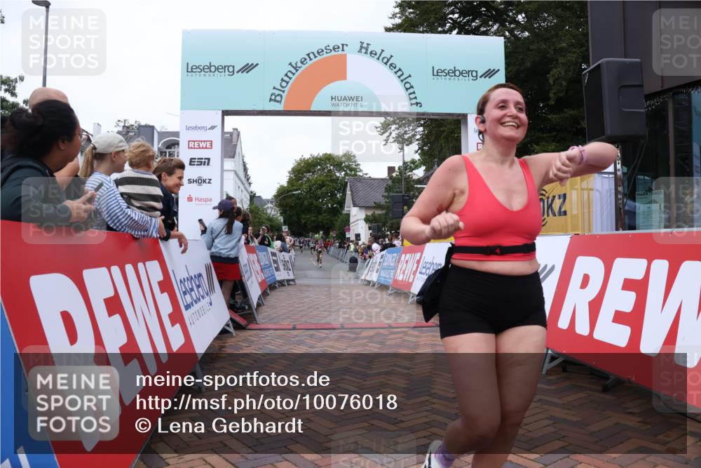 30.08.2026 - Blankeneser Heldenlauf Lena Gebhardt http://msf.ph/oto/10076018 30.08.2026 10:28:50 Ziel 5083, 5466, 5674 meine-sportfotos.de