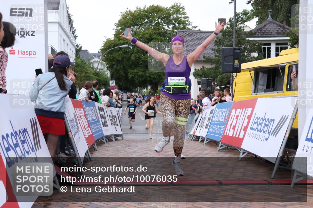 30.08.2026 - Blankeneser Heldenlauf Lena Gebhardt http://msf.ph/oto/10076035 30.08.2026 10:28:59 Ziel 5120, 5600, 5601, 5847 meine-sportfotos.de