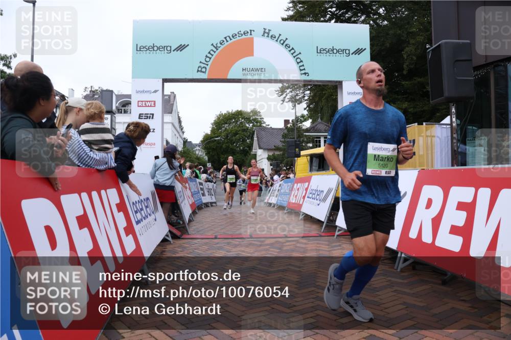 30.08.2026 - Blankeneser Heldenlauf Lena Gebhardt http://msf.ph/oto/10076054 30.08.2026 10:29:01 Ziel 5120, 5600, 5601, 5847 meine-sportfotos.de