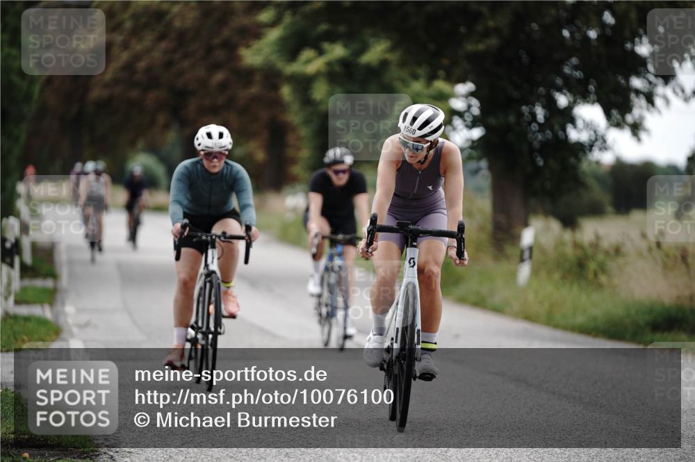 30.08.2026 - Elbe Triathlon Hamburg Michael Burmester http://msf.ph/oto/10076100 30.08.2026 11:14:37 Radfahren 1418, 1433, 1497, 1538, 1544, 1560 meine-sportfotos.de