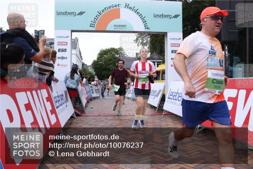 30.08.2026 - Blankeneser Heldenlauf Lena Gebhardt http://msf.ph/oto/10076237 30.08.2026 10:29:35 Ziel 5499, 5525, 5526, 5528, 5656, 5765 meine-sportfotos.de