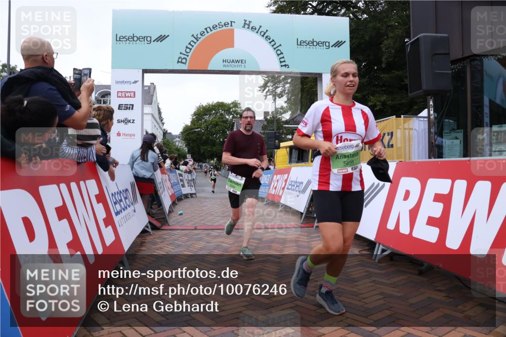 30.08.2026 - Blankeneser Heldenlauf Lena Gebhardt http://msf.ph/oto/10076246 30.08.2026 10:29:35 Ziel 5499, 5525, 5526, 5528, 5656, 5765 meine-sportfotos.de