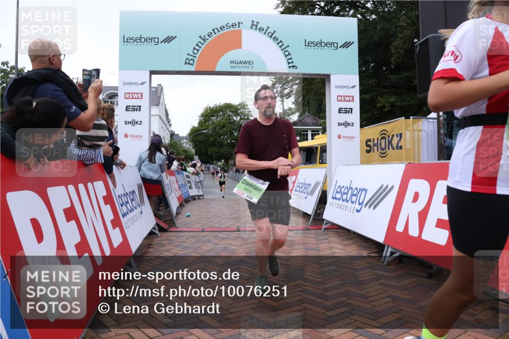 30.08.2026 - Blankeneser Heldenlauf Lena Gebhardt http://msf.ph/oto/10076251 30.08.2026 10:29:36 Ziel 5051, 5499, 5525, 5526, 5528, 5656, 5765 meine-sportfotos.de