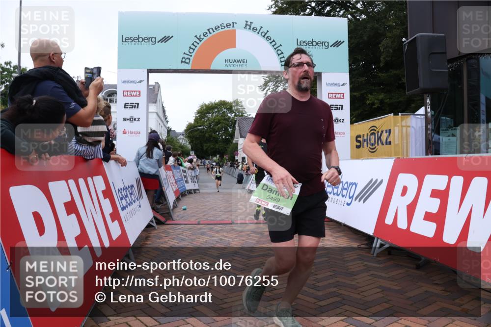 30.08.2026 - Blankeneser Heldenlauf Lena Gebhardt http://msf.ph/oto/10076255 30.08.2026 10:29:36 Ziel 5051, 5499, 5525, 5526, 5528, 5656, 5765 meine-sportfotos.de