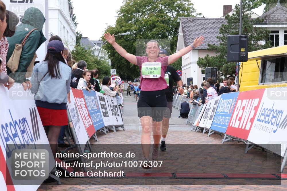 30.08.2026 - Blankeneser Heldenlauf Lena Gebhardt http://msf.ph/oto/10076307 30.08.2026 10:29:49 Ziel 5395, 5397 meine-sportfotos.de