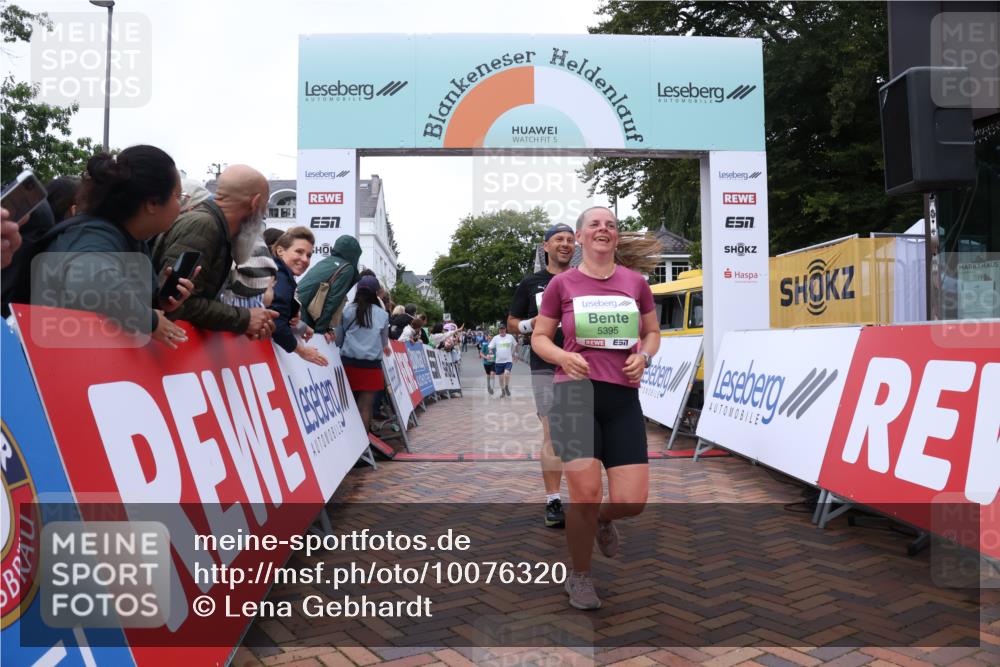30.08.2026 - Blankeneser Heldenlauf Lena Gebhardt http://msf.ph/oto/10076320 30.08.2026 10:29:50 Ziel 5395, 5397 meine-sportfotos.de