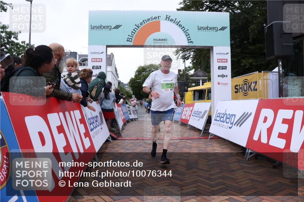 30.08.2026 - Blankeneser Heldenlauf Lena Gebhardt http://msf.ph/oto/10076344 30.08.2026 10:29:56 Ziel 5319, 5348, 5395, 5397 meine-sportfotos.de
