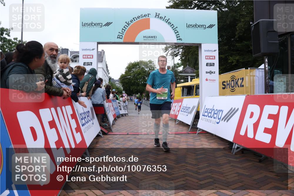 30.08.2026 - Blankeneser Heldenlauf Lena Gebhardt http://msf.ph/oto/10076353 30.08.2026 10:29:57 Ziel 5319, 5348, 5395, 5397 meine-sportfotos.de
