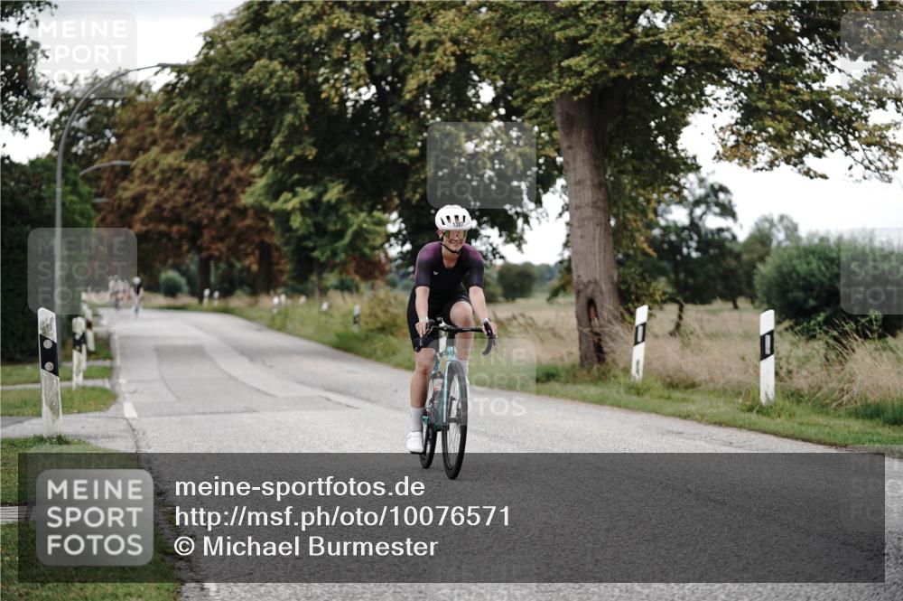 30.08.2026 - Elbe Triathlon Hamburg Michael Burmester http://msf.ph/oto/10076571 30.08.2026 11:22:22 Radfahren 1387, 1654 meine-sportfotos.de