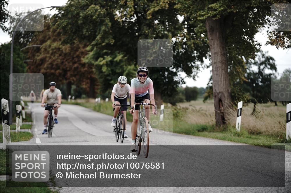 30.08.2026 - Elbe Triathlon Hamburg Michael Burmester http://msf.ph/oto/10076581 30.08.2026 11:22:38 Radfahren 1095, 1401, 1483 meine-sportfotos.de