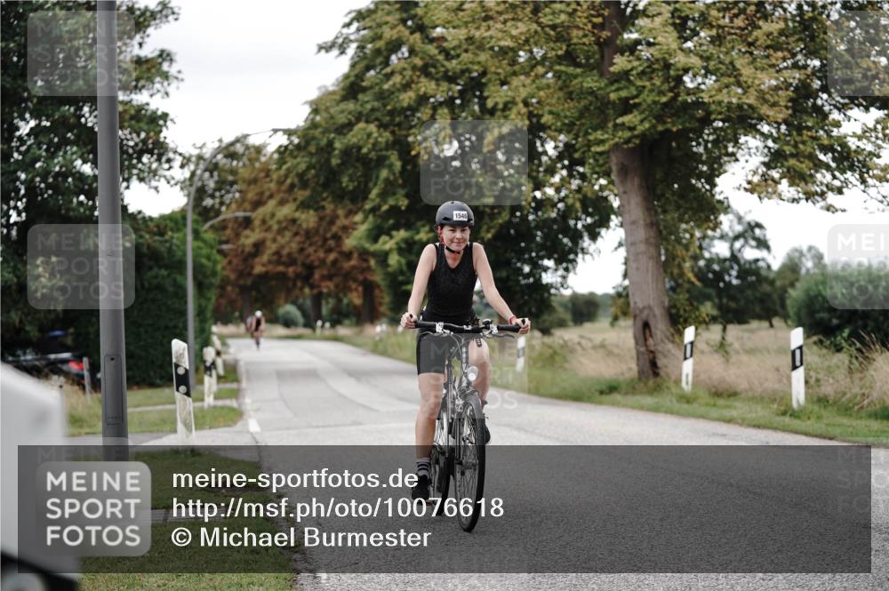 30.08.2026 - Elbe Triathlon Hamburg Michael Burmester http://msf.ph/oto/10076618 30.08.2026 11:22:59 Radfahren 1546, 1615, 1637 meine-sportfotos.de