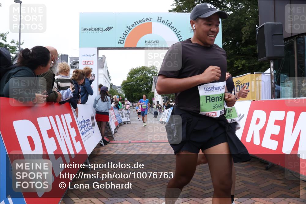 30.08.2026 - Blankeneser Heldenlauf Lena Gebhardt http://msf.ph/oto/10076763 30.08.2026 10:31:35 Ziel 5182, 5267, 5346, 5715 meine-sportfotos.de