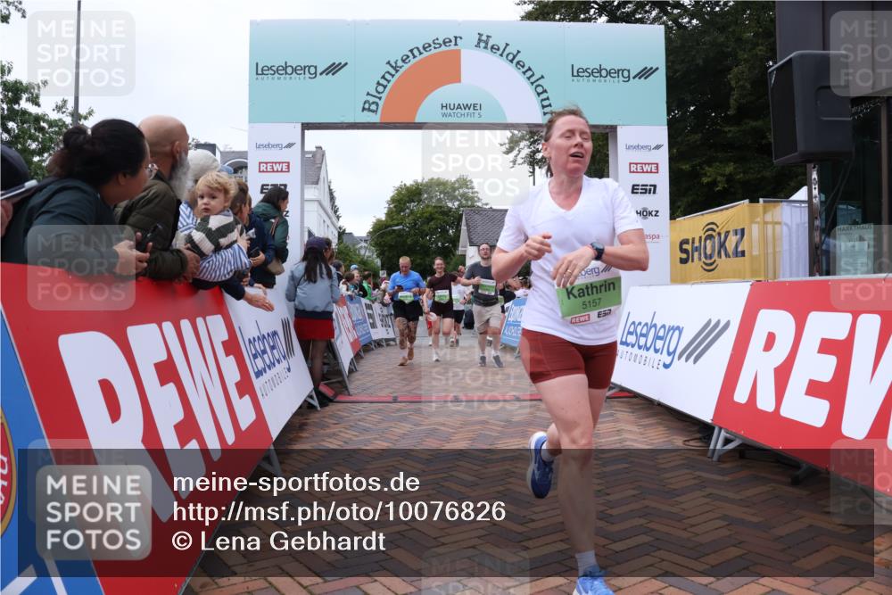 30.08.2026 - Blankeneser Heldenlauf Lena Gebhardt http://msf.ph/oto/10076826 30.08.2026 10:31:45 Ziel 5057, 5108, 5141, 5157, 5496, 5552, 5715, 5885, 5892 meine-sportfotos.de