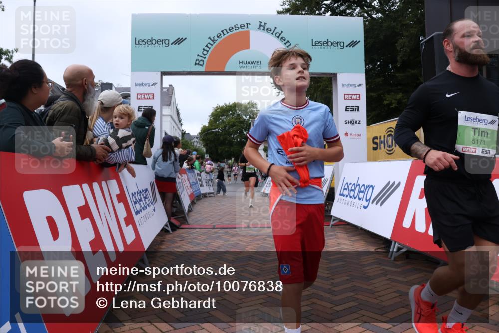 30.08.2026 - Blankeneser Heldenlauf Lena Gebhardt http://msf.ph/oto/10076838 30.08.2026 10:31:52 Ziel 5057, 5141, 5155, 5157, 5170, 5171, 5354, 5496, 5885, 5892 meine-sportfotos.de